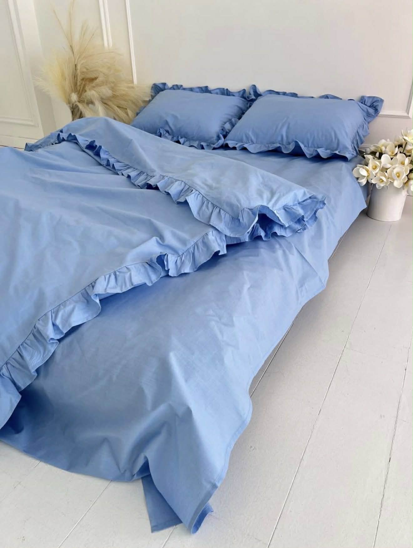Piękna pościel z falbanką w kolorze baby blue